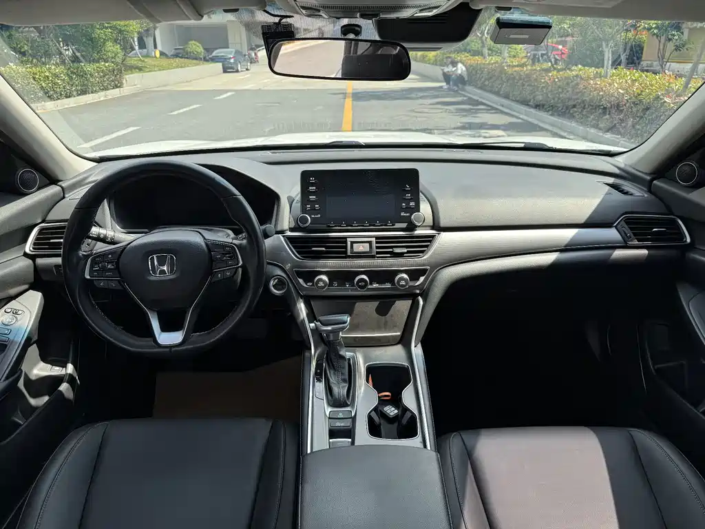 Honda Accord 2020 — фото 15