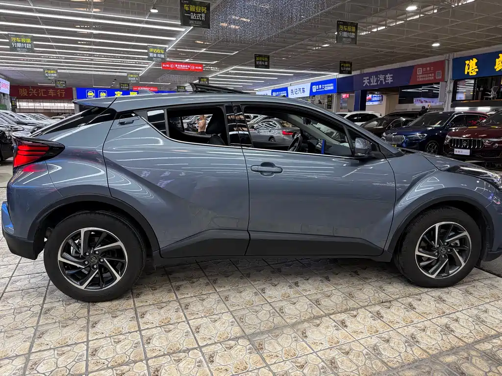 Toyota C-HR 2023 — фото 7