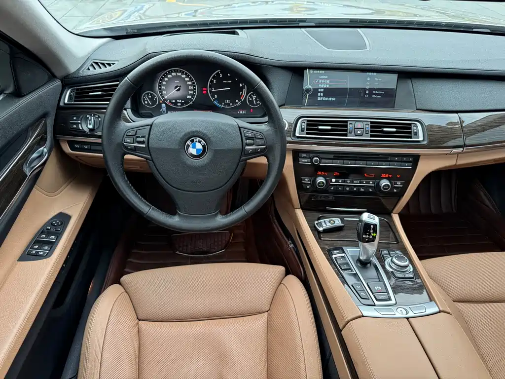 BMW 7 Series 2012 — фото 17