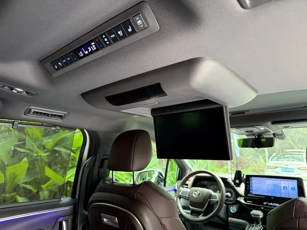 Toyota Sienna 2022 — фото 18