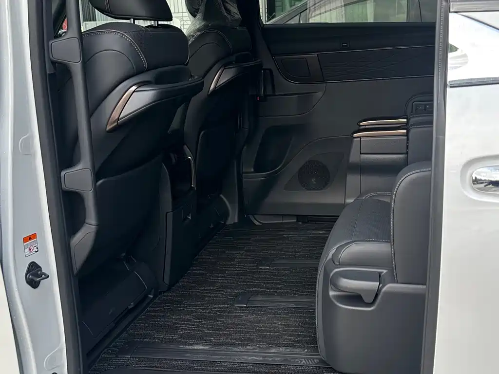 Toyota Alphard 2026 — фото 8