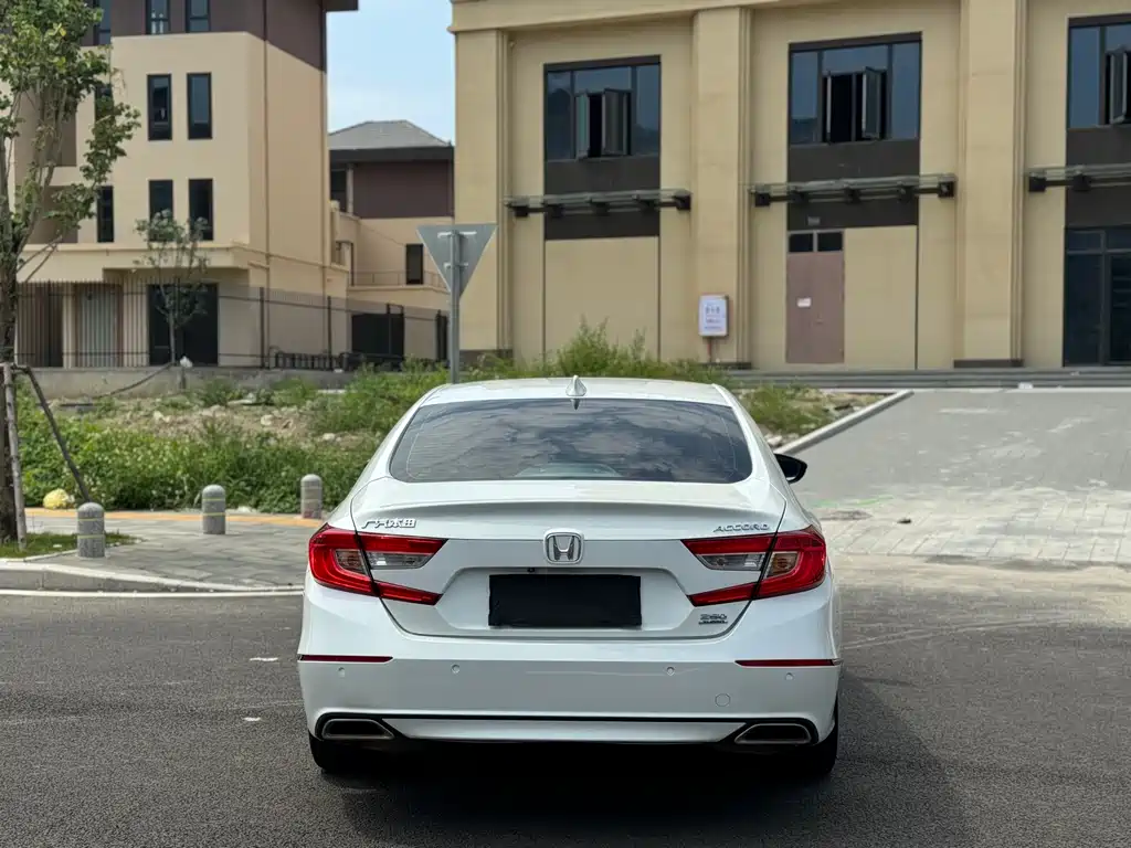 Honda Accord 2018 — фото 8