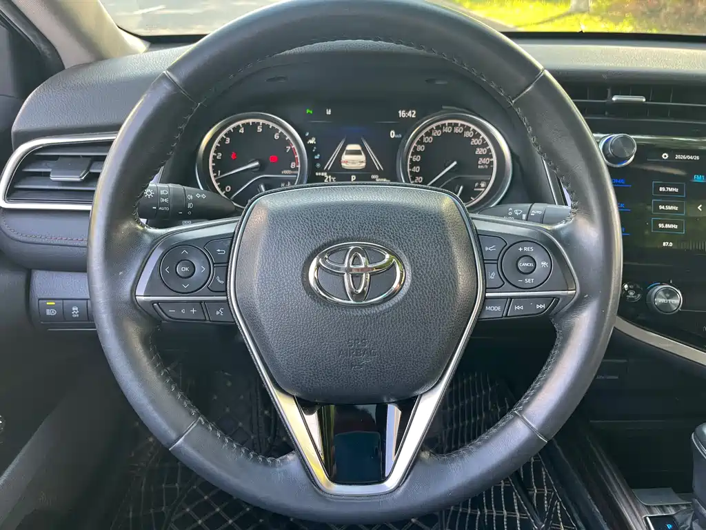 Toyota Camry 2020 — фото 13