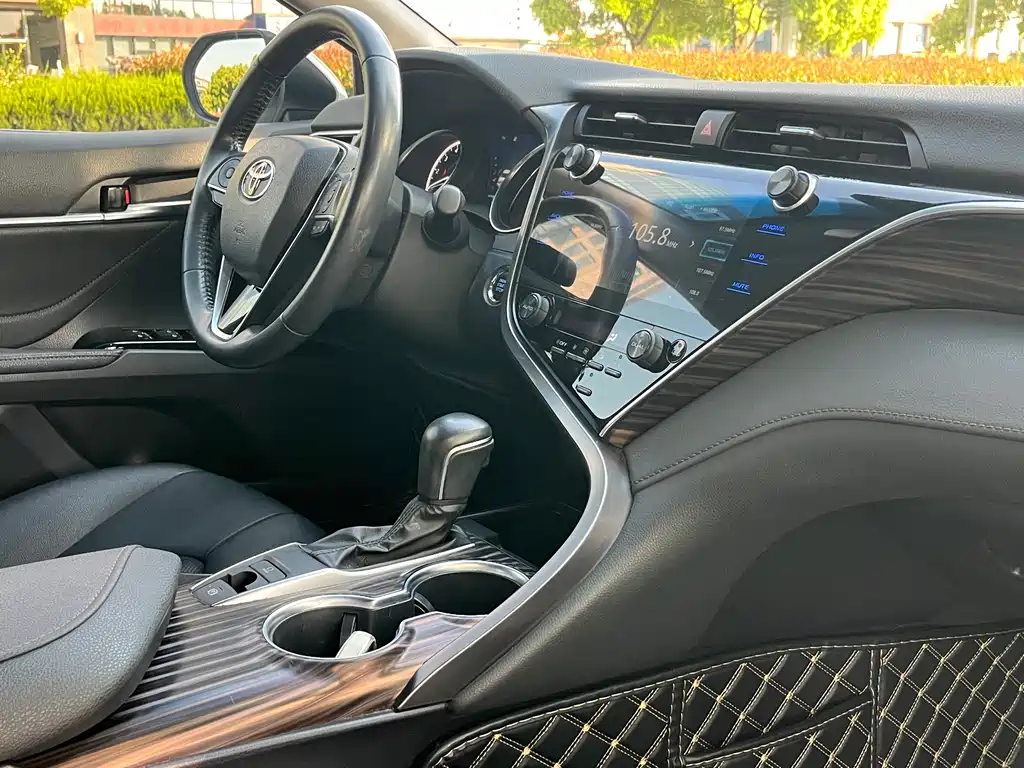 Toyota Camry 2020 — фото 19
