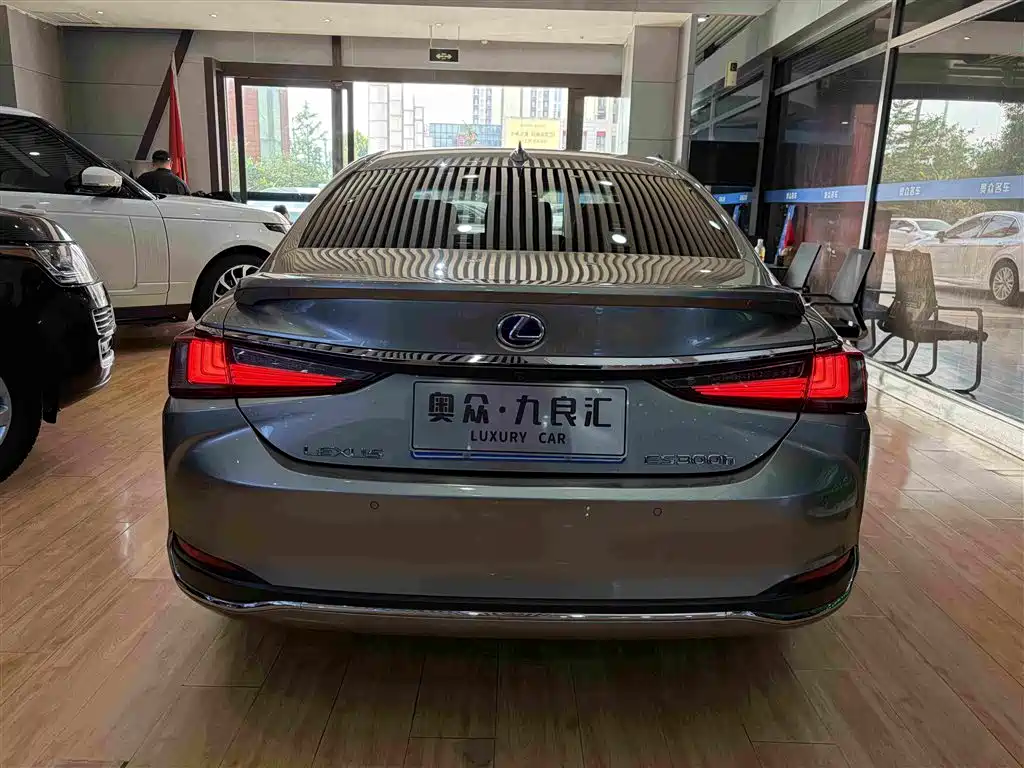 Lexus ES 2021 — фото 11