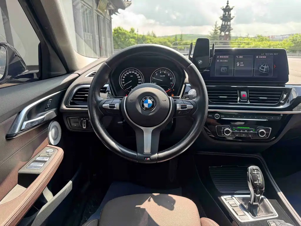 BMW 1 Series 2022 — фото 17
