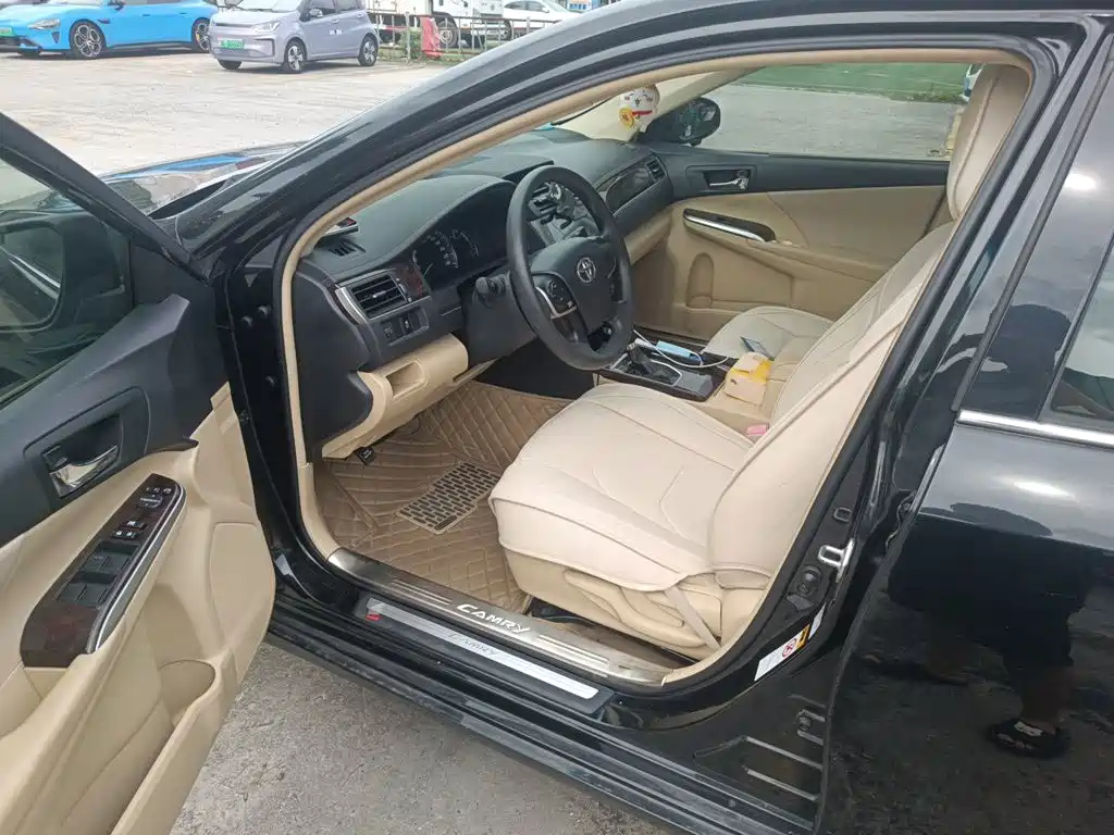 Toyota Camry 2017 — фото 14