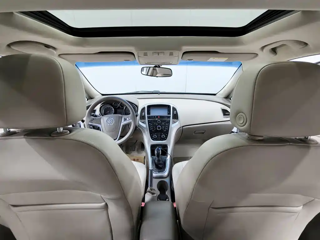 Buick Excelle 2015 — фото 10