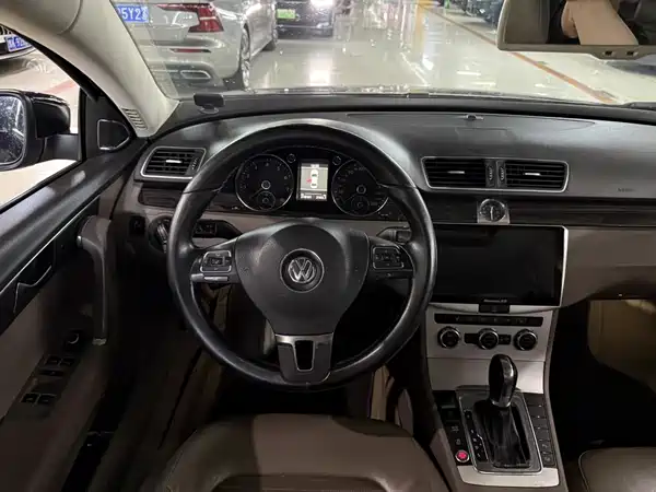 Volkswagen Magotan 2012
