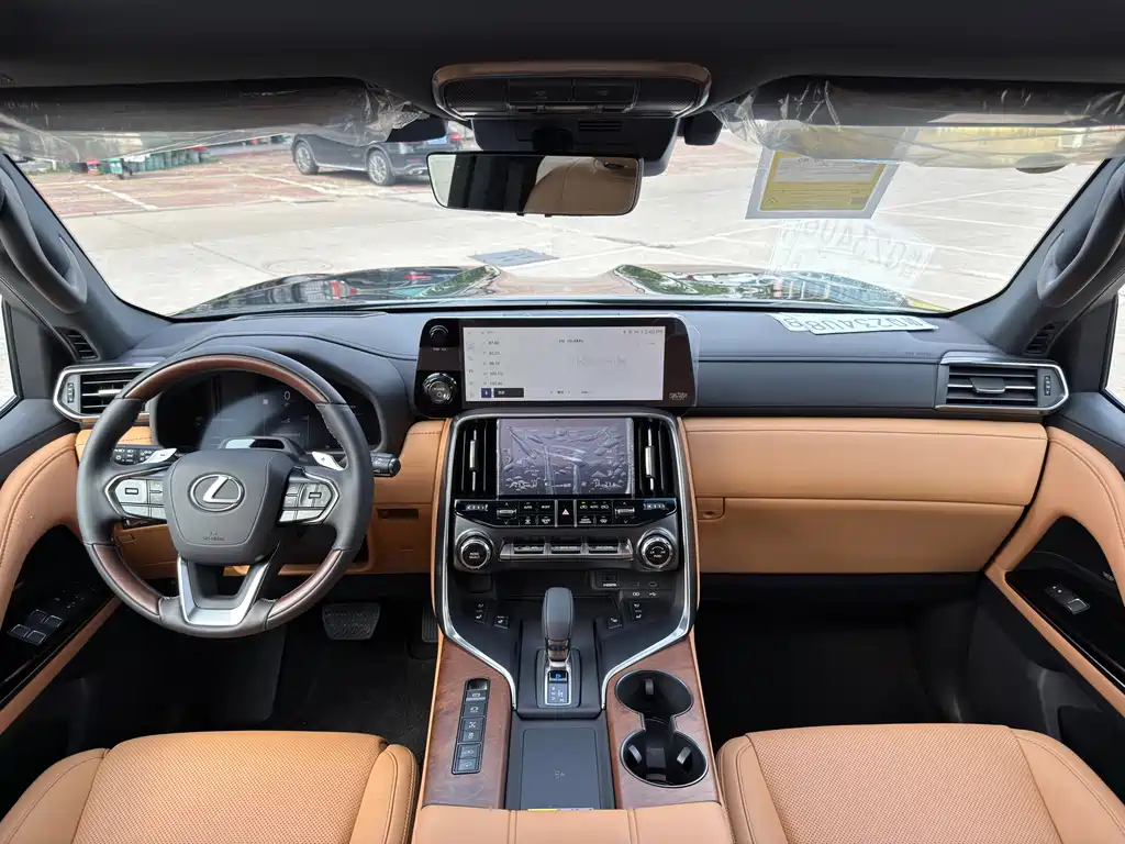 Lexus LX — фото 11