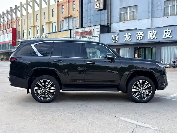 Lexus LX 2025