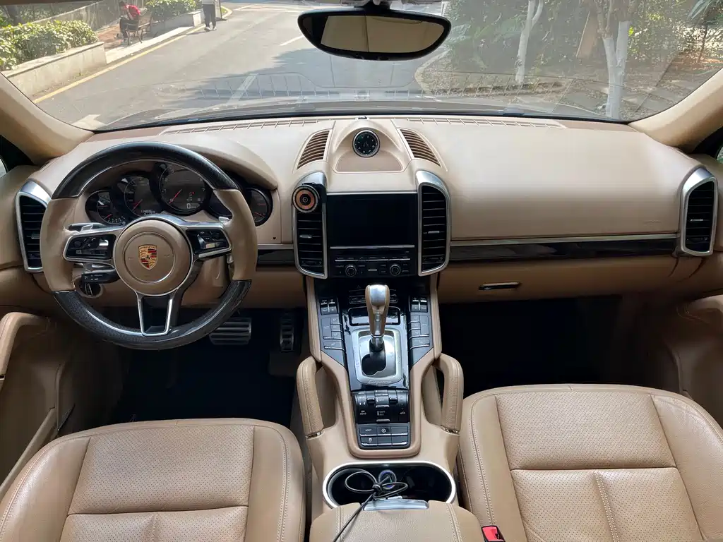 Porsche Cayenne 2015 — фото 11