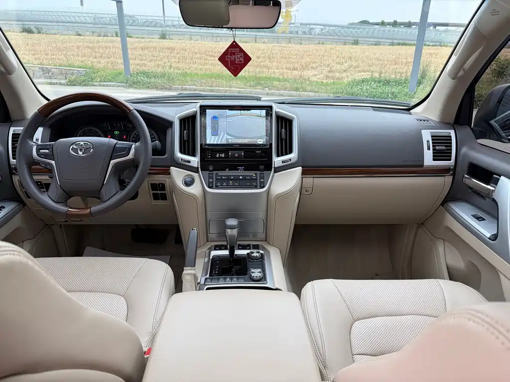 Toyota Land Cruiser 2018 — фото 18