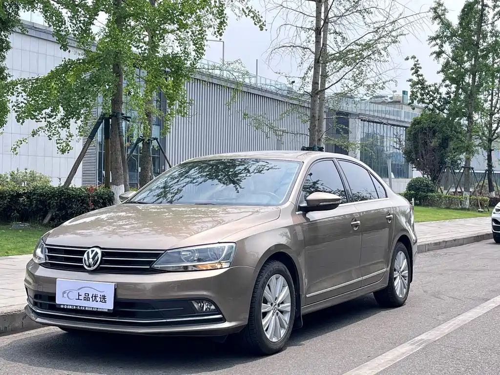 Volkswagen Sagitar 2015