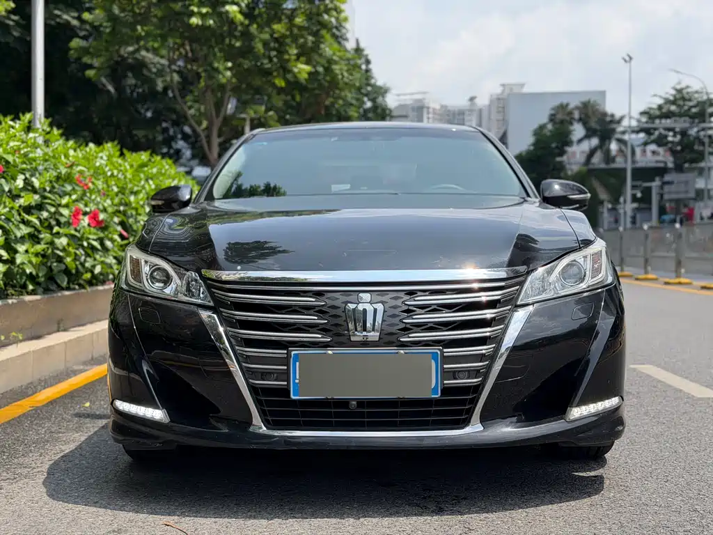 Toyota Crown 2017 — фото 2