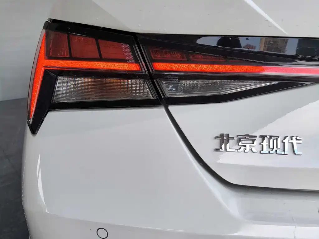 Hyundai Elantra 2022 — фото 24