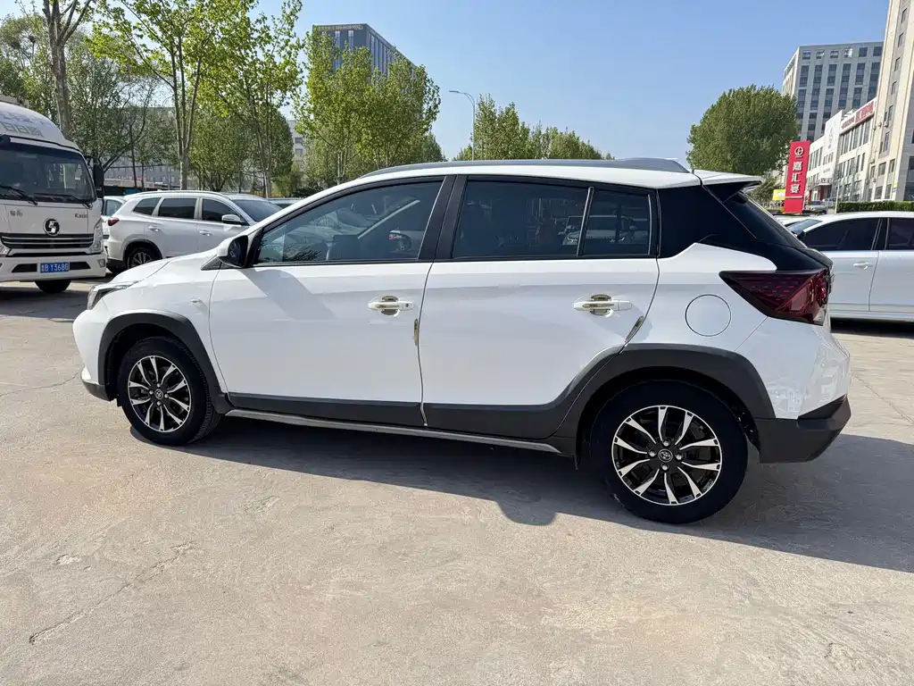 Toyota Yaris L 2021 — фото 4