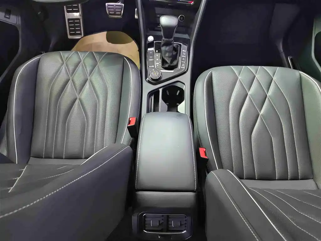 Volkswagen Tiguan L 2022 — фото 15