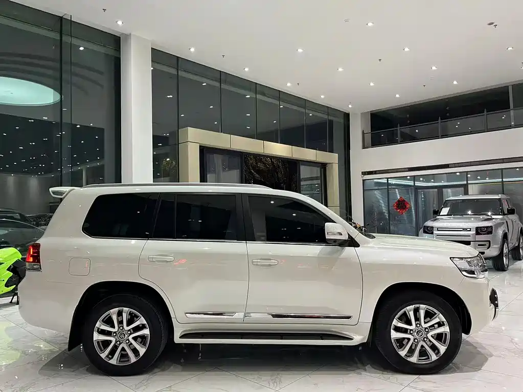 Toyota Land Cruiser 2017 — фото 5