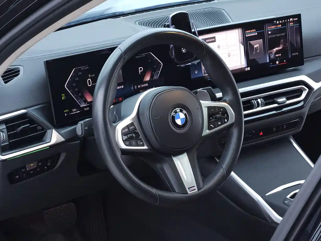 BMW 3 Series 2023 — фото 10
