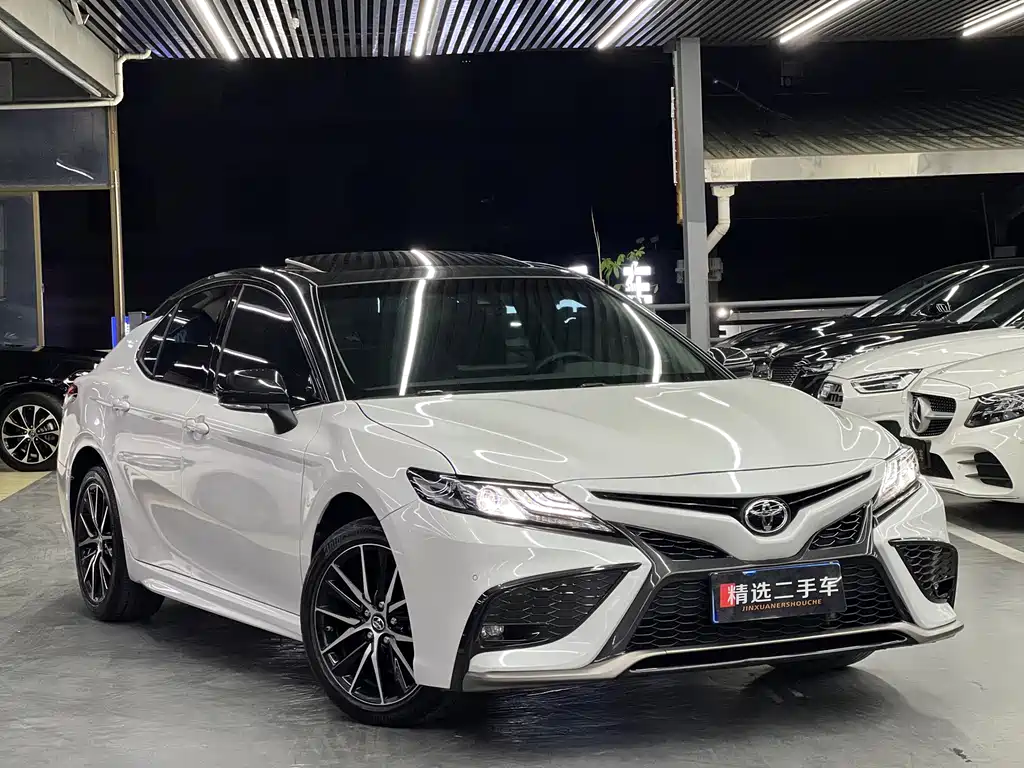 Toyota Camry 2022 — фото 2