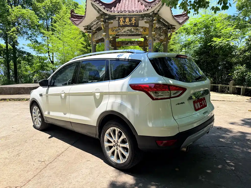 Ford Kuga 2015 — фото 24
