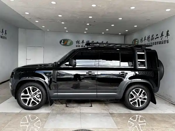 Land Rover Defender 2023
