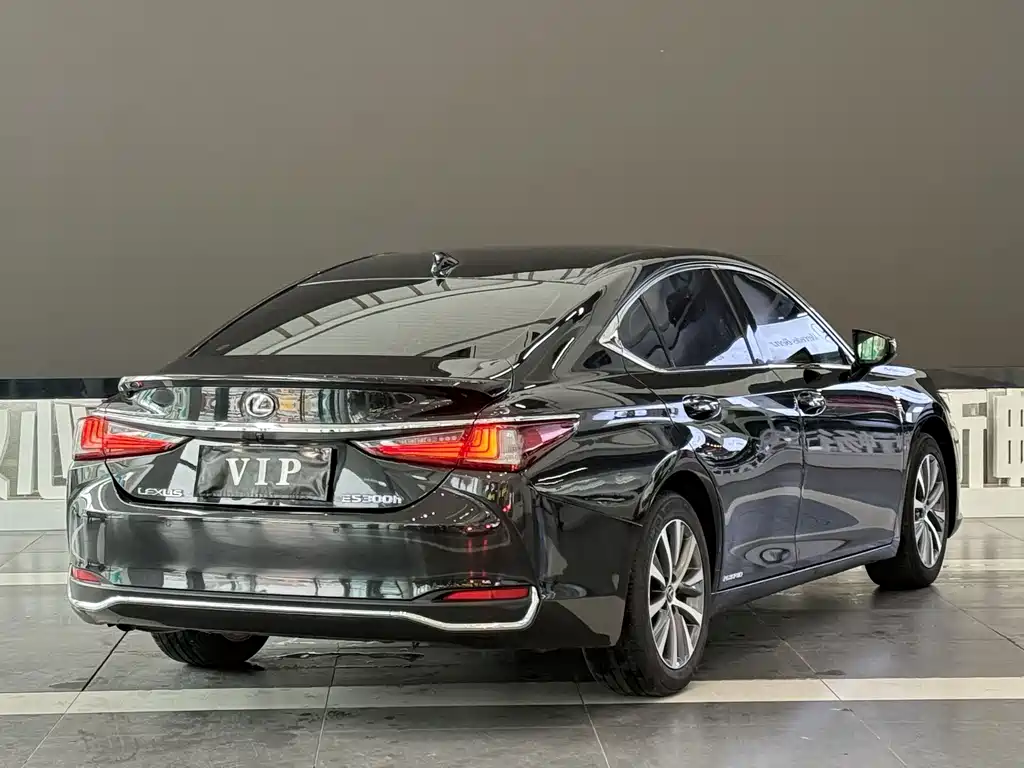 Lexus ES 2021