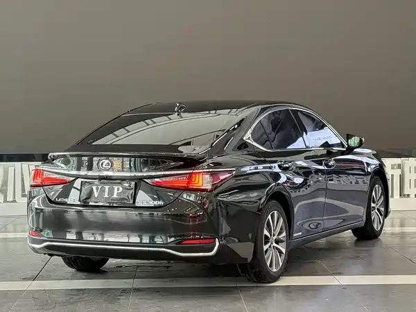 Lexus ES 2021