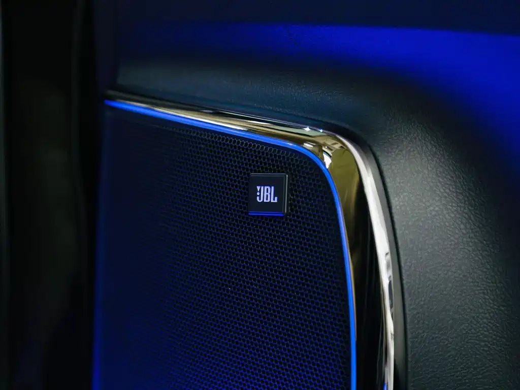 Toyota Alphard 2021 — фото 19