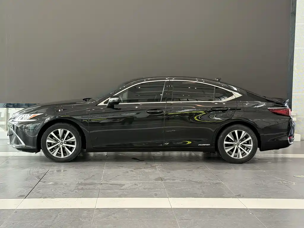 Lexus ES 2021