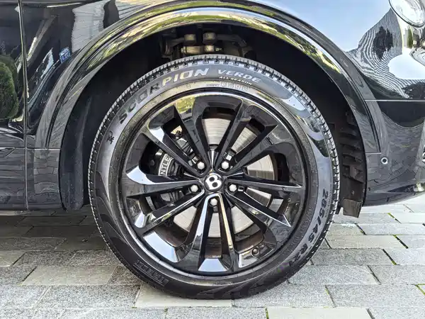 Bentley Bentayga 2021