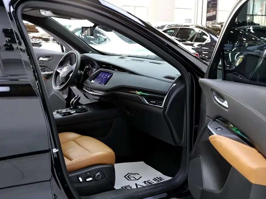 Cadillac XT4 2023 — фото 18