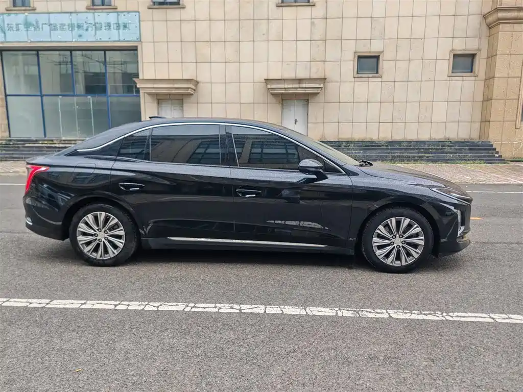 Hongqi E-QM5 2023 — фото 10