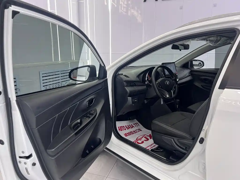 Toyota Yaris L 2022