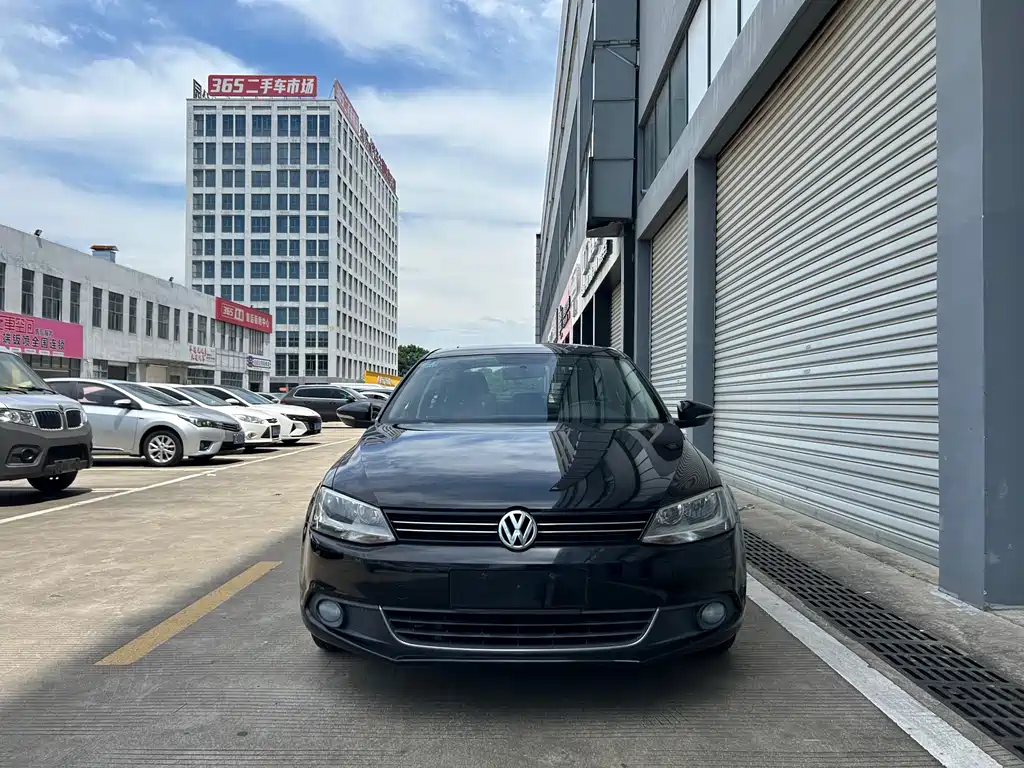 Volkswagen Sagitar 2013