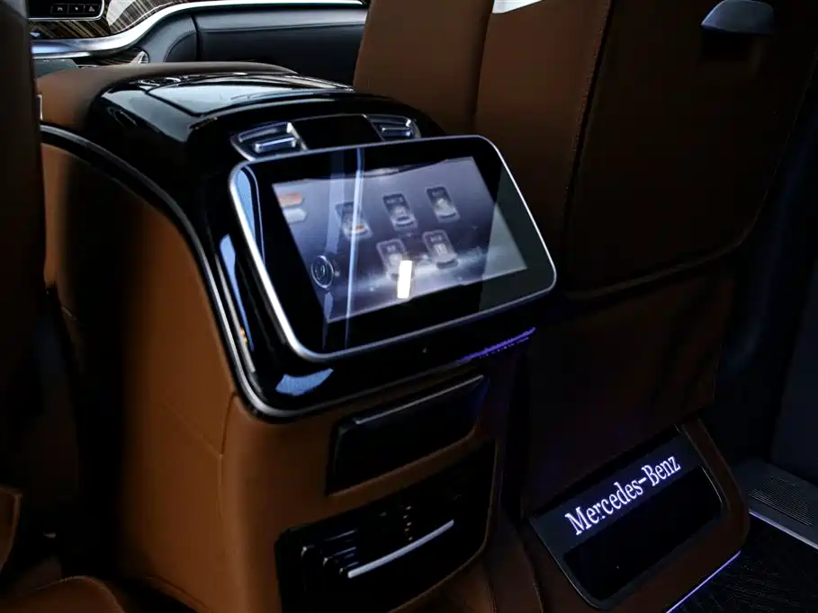 Mercedes-Benz V-Class 2023 — фото 15