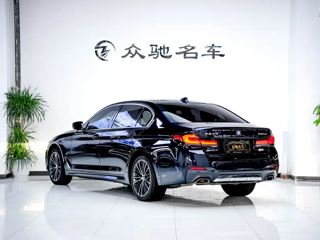 BMW 5 Series 2023 — фото 11