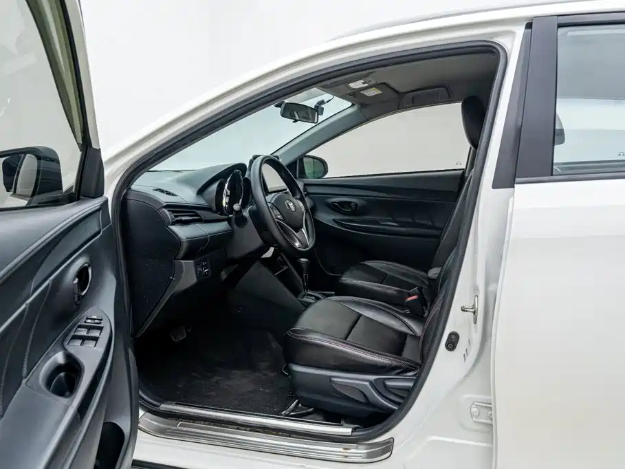 Toyota Yaris L 2022 — фото 32