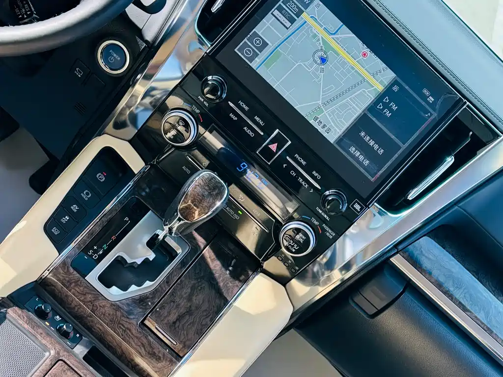 Toyota Vellfire 2021 — фото 30