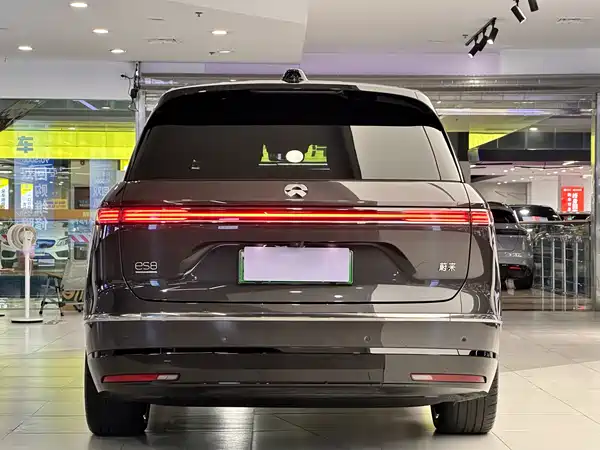 NIO ES8 2025