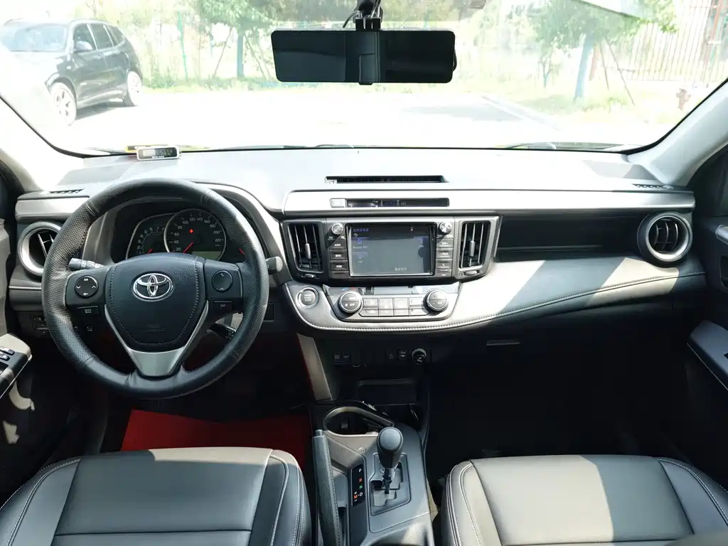 Toyota RAV4 2019 — фото 17