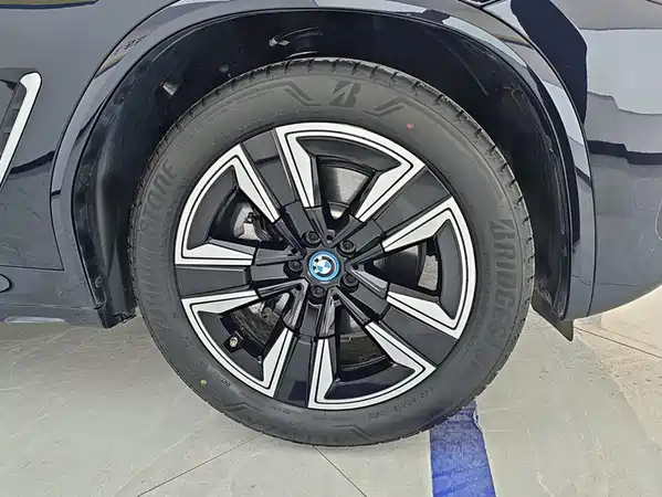BMW iX3 2024
