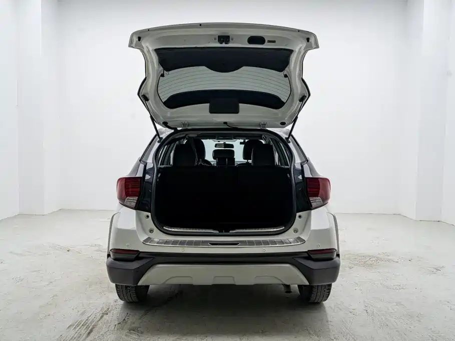 Toyota Yaris L 2022 — фото 18