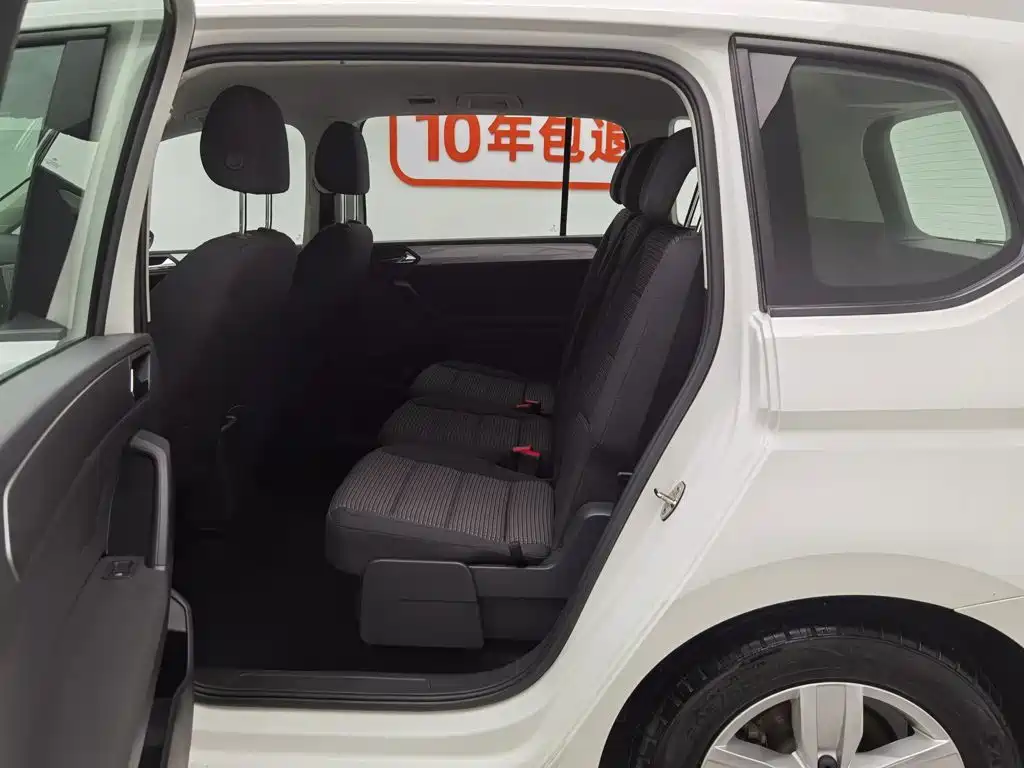 Volkswagen Touran 2017 — фото 15