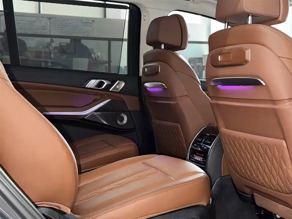 BMW X7 M60i 2023 — фото 10