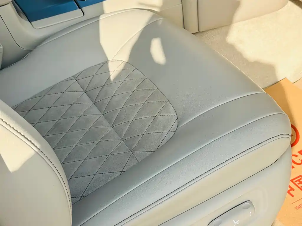 Toyota Land Cruiser 2020 — фото 24