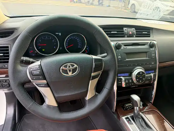 Toyota Reiz 2014