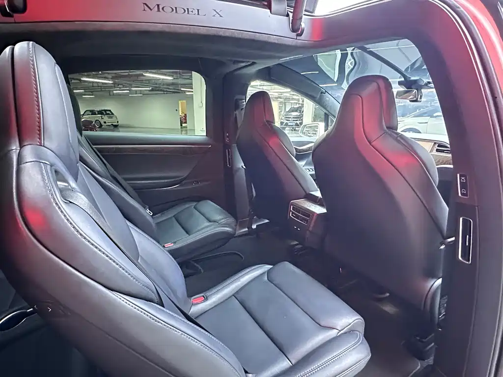 Tesla Model X 2017 — фото 12