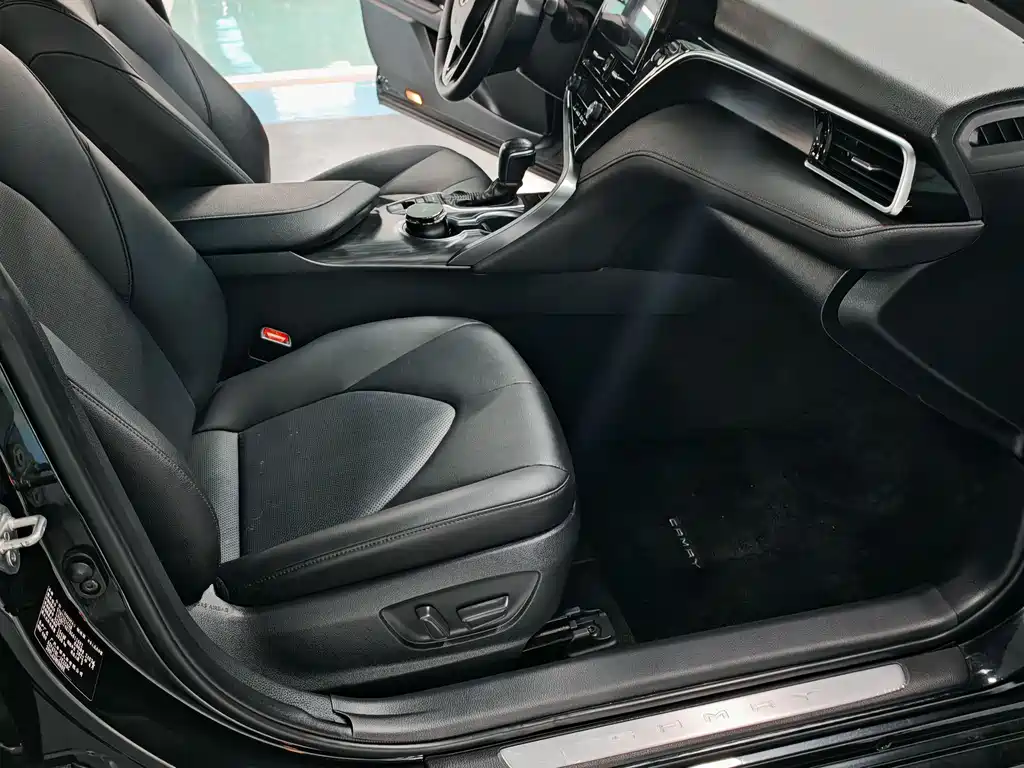Toyota Camry 2023 — фото 10